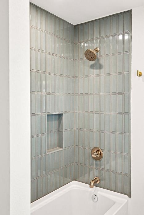 Tub surround. Glazed vertical tile with built-in niche